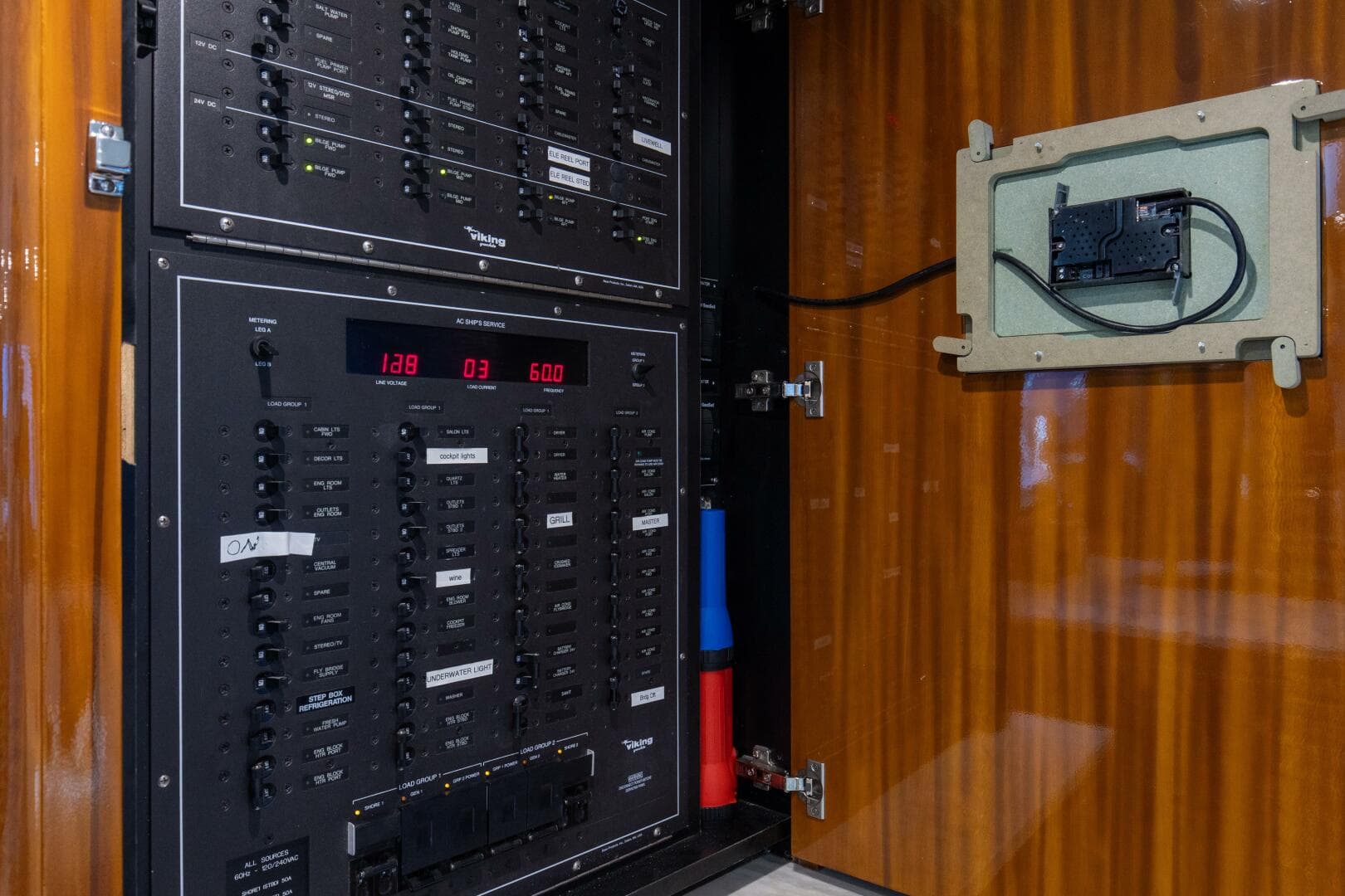 2001 65 Viking Convertible Enclosed Bridge Partnership Breaker Box