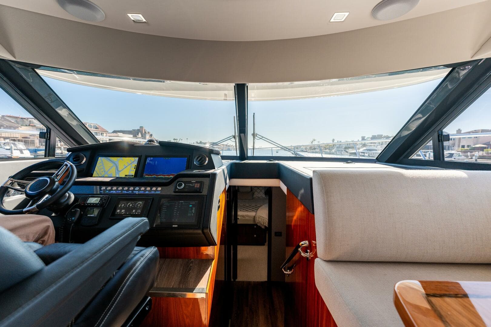 2022 Riviera 4800 Sport Yacht - VENTURES64