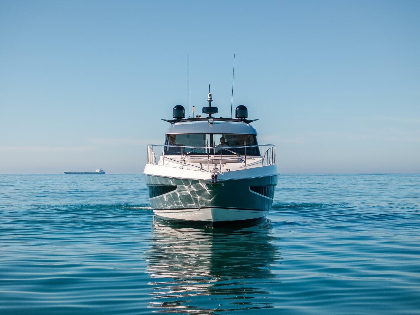 2022 Riviera 4800 Sport Yacht - VENTURES64