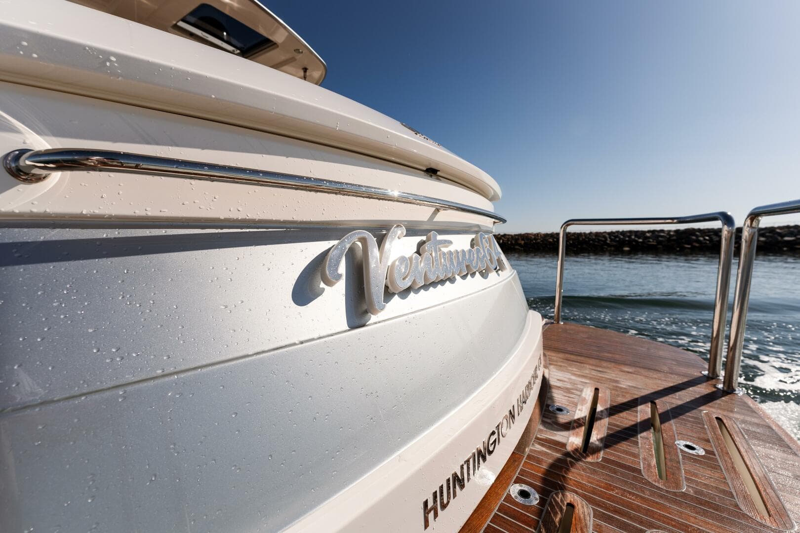 2022 Riviera 4800 Sport Yacht - VENTURES64