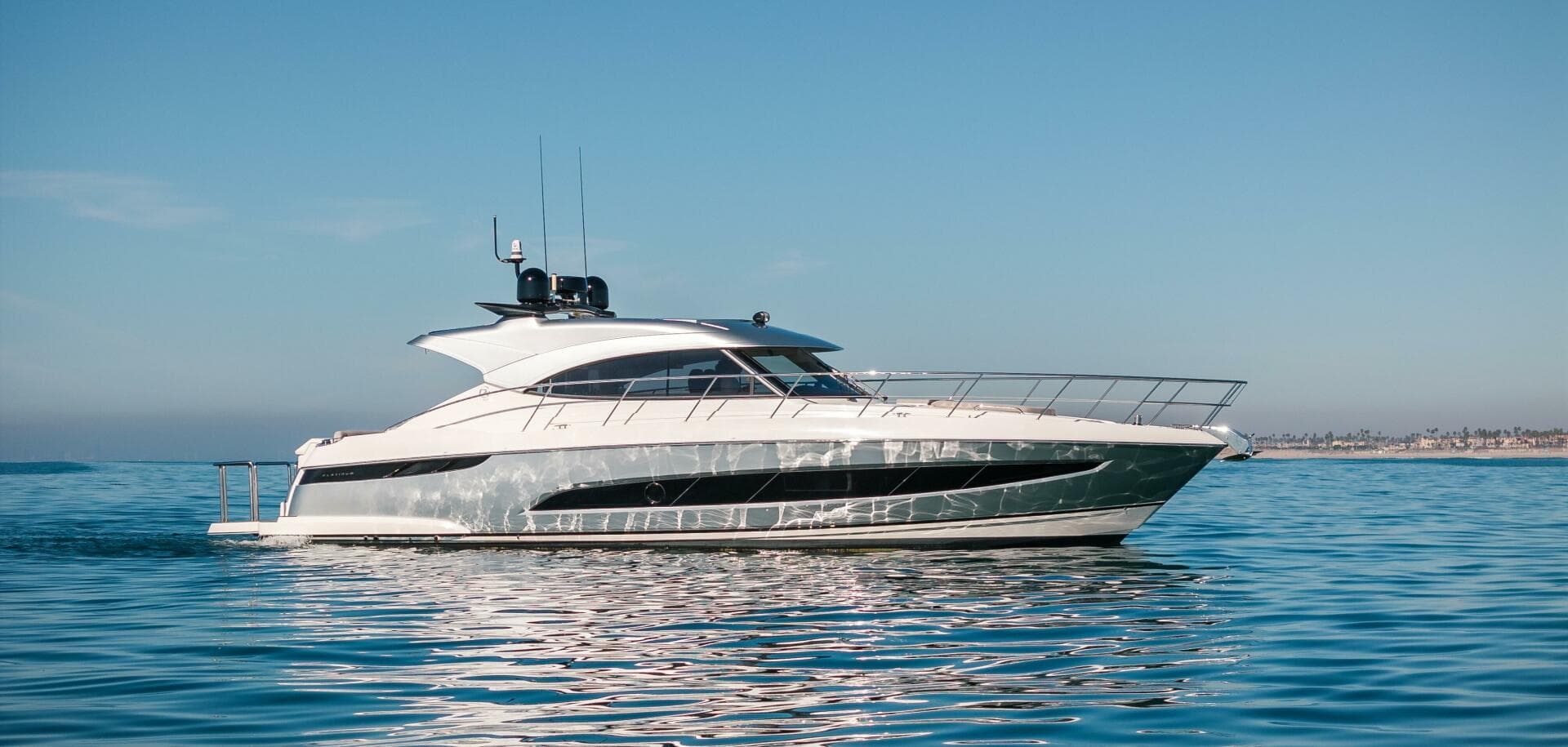 2022 Riviera 4800 Sport Yacht - VENTURES64