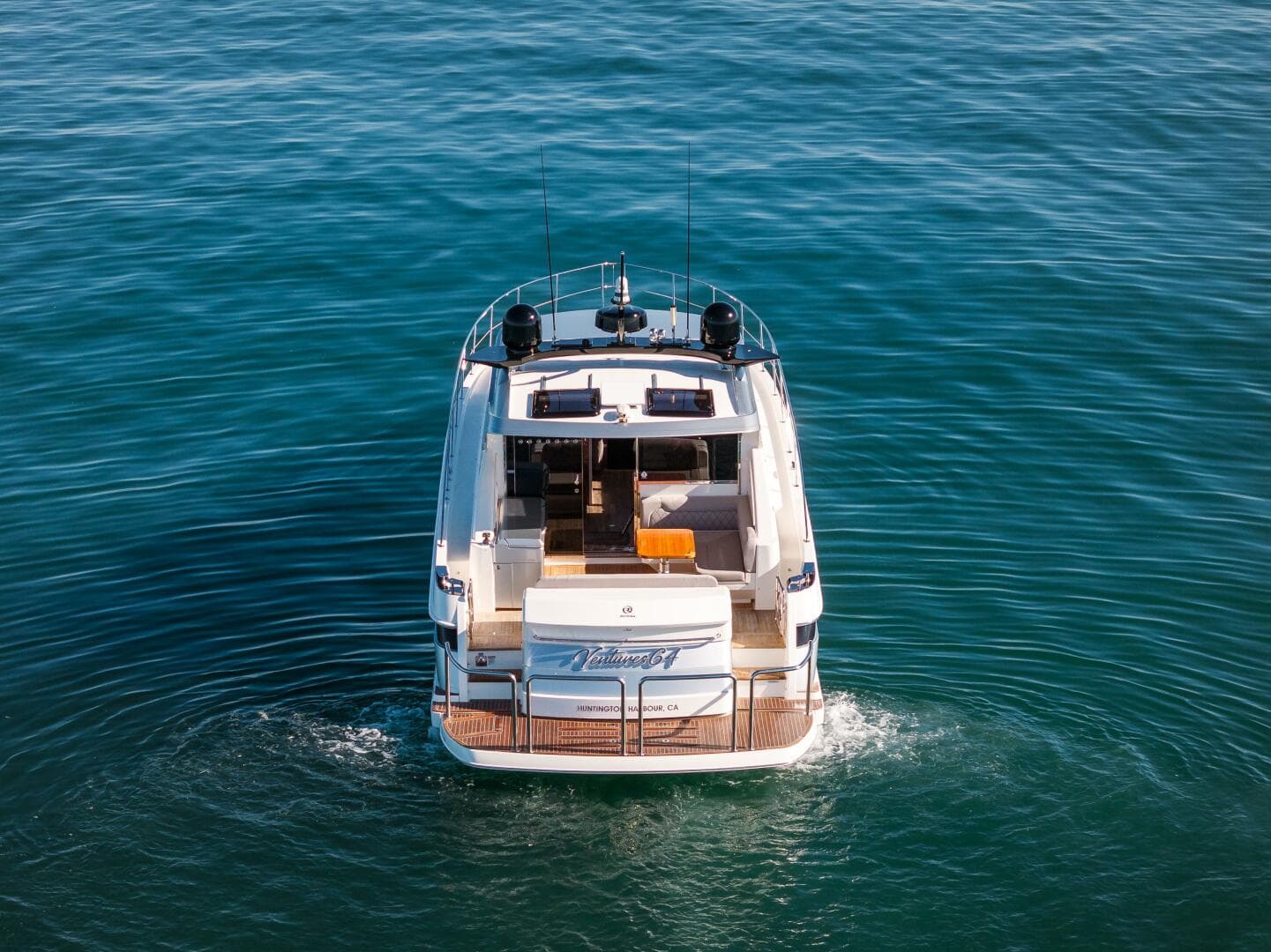 2022 Riviera 4800 Sport Yacht - VENTURES64