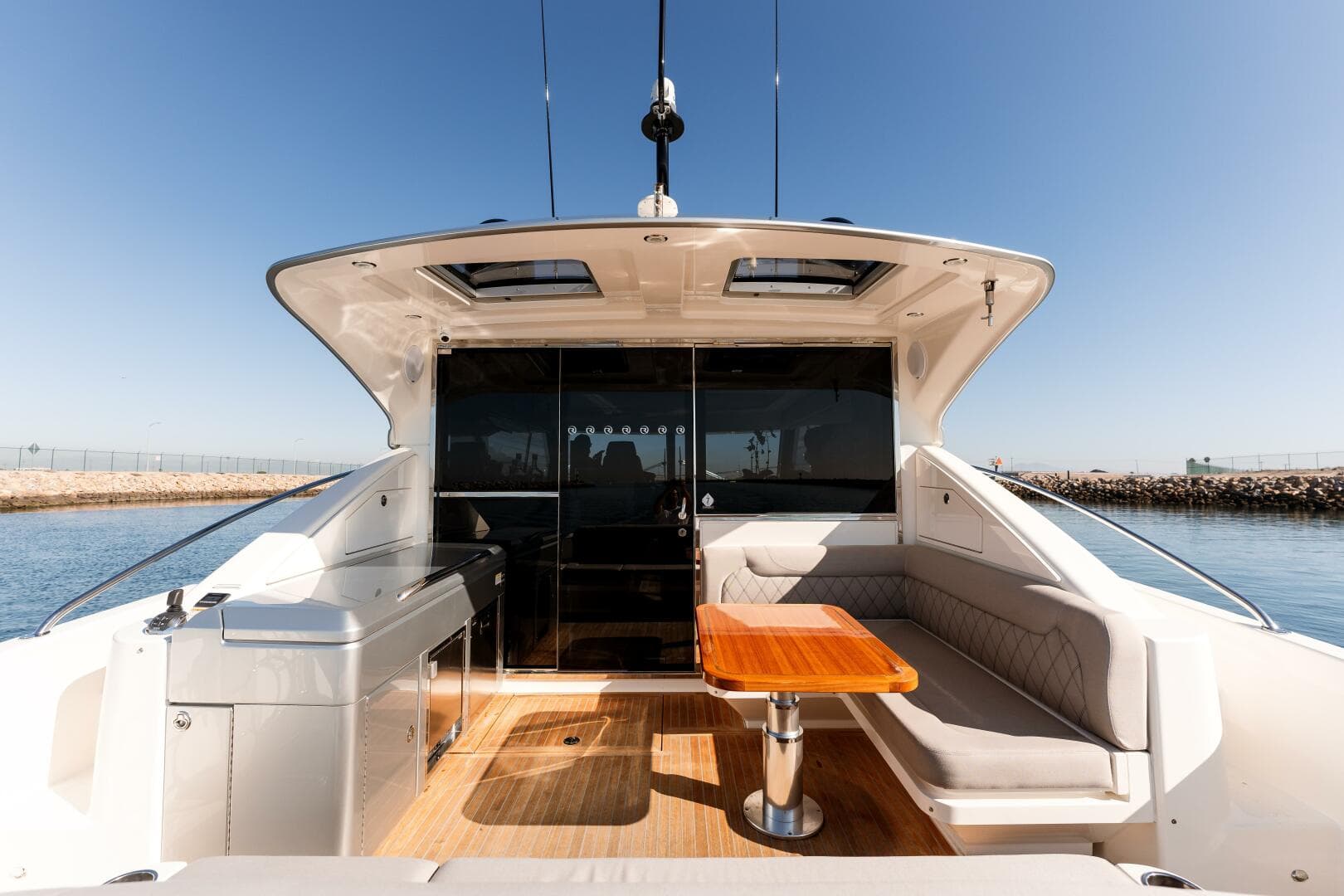 2022 Riviera 4800 Sport Yacht - VENTURES64