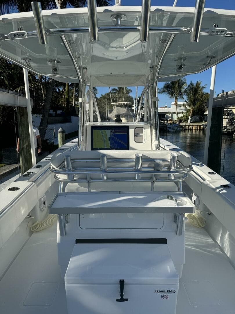 32 ST Contender 2023 Helm Overview