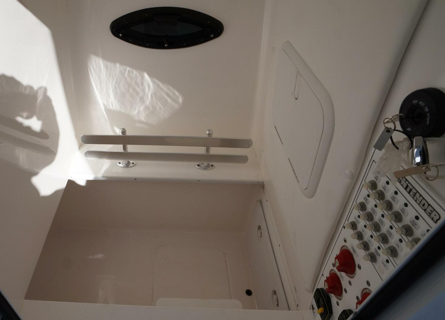 32 ST Contender 2023 Console