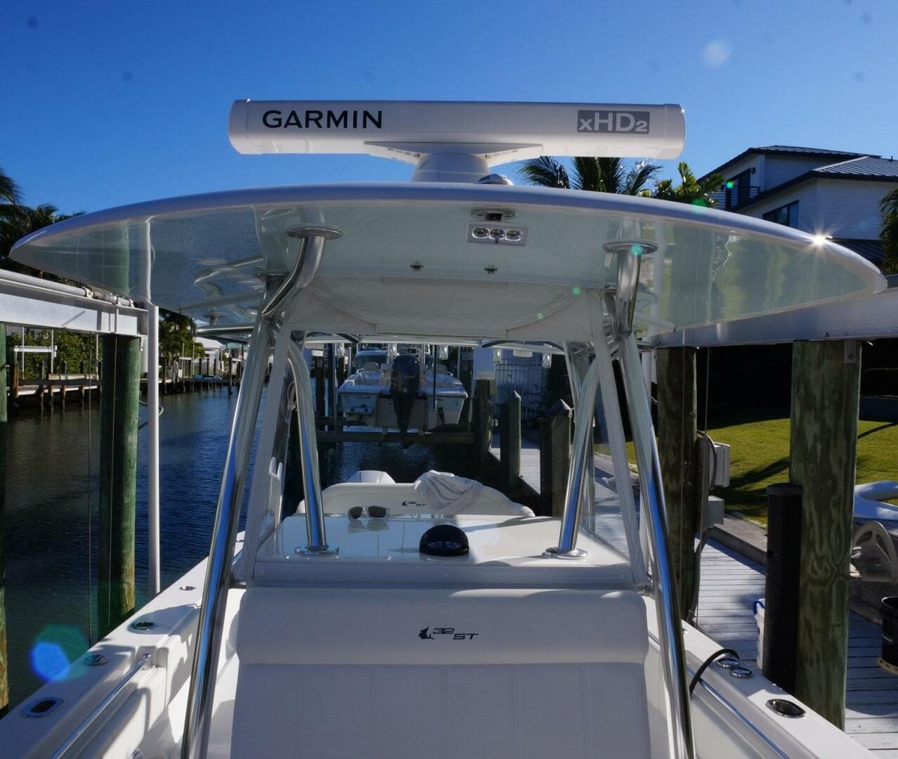 32 ST Contender 2023 Fiberglass TTop