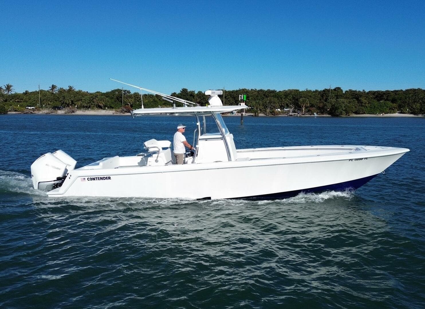 32 ST Contender 2023 Stbd Profile 1