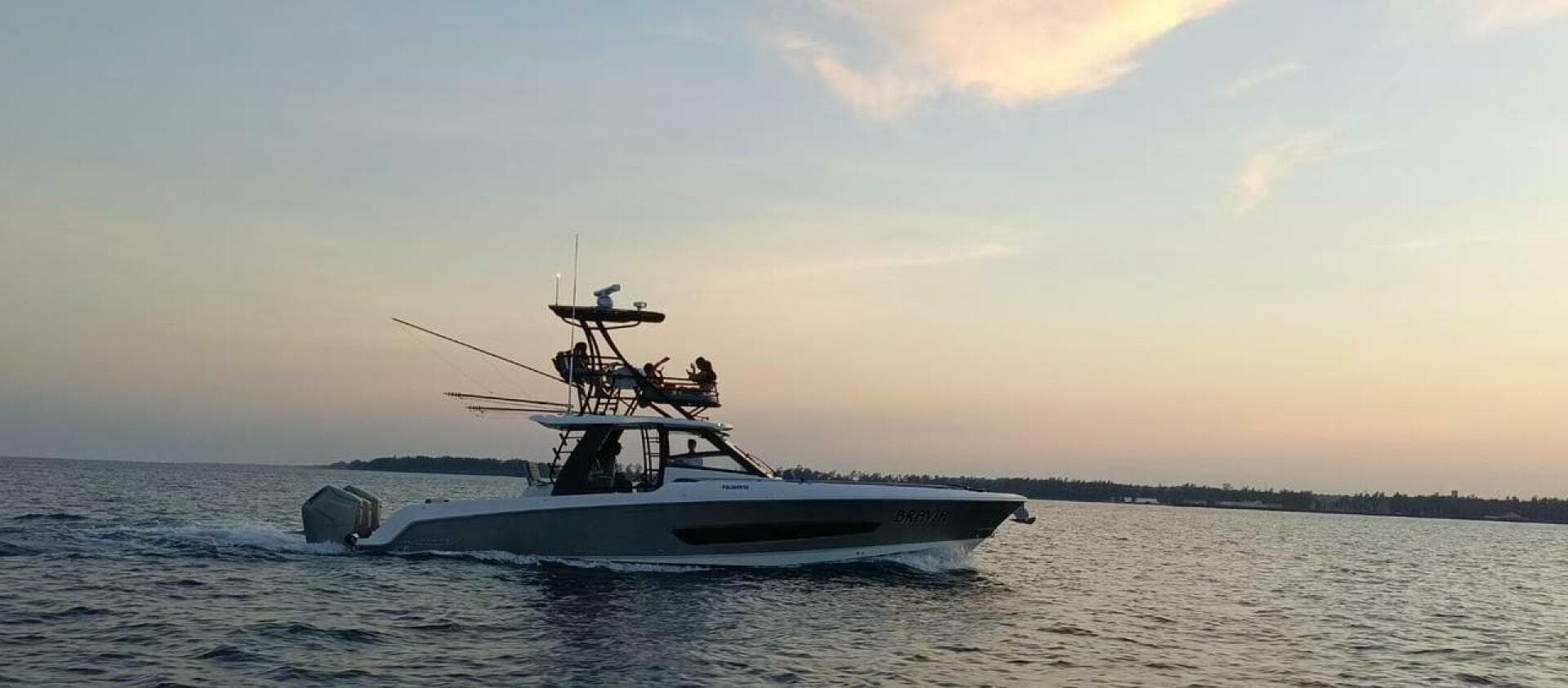 2024 Boston Whaler 420 Outrage