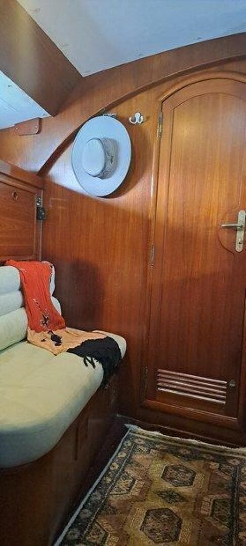 M_Forward Cabin Bench 