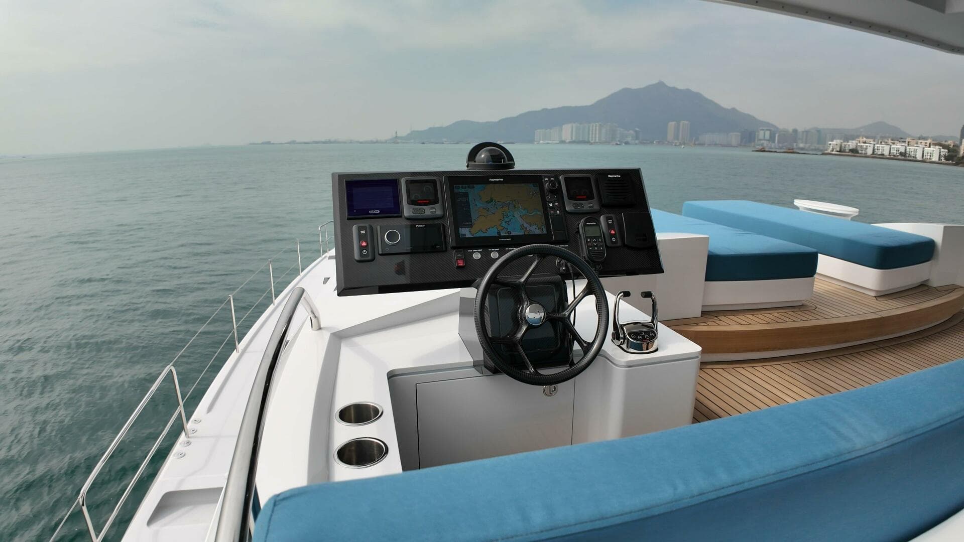 MC63p Tourer Flybridge