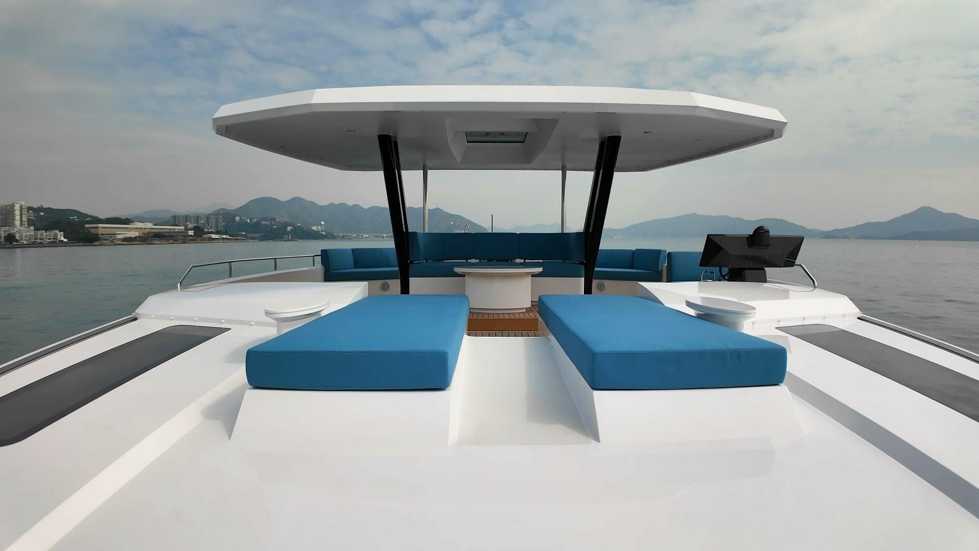MC63p Tourer Flybridge