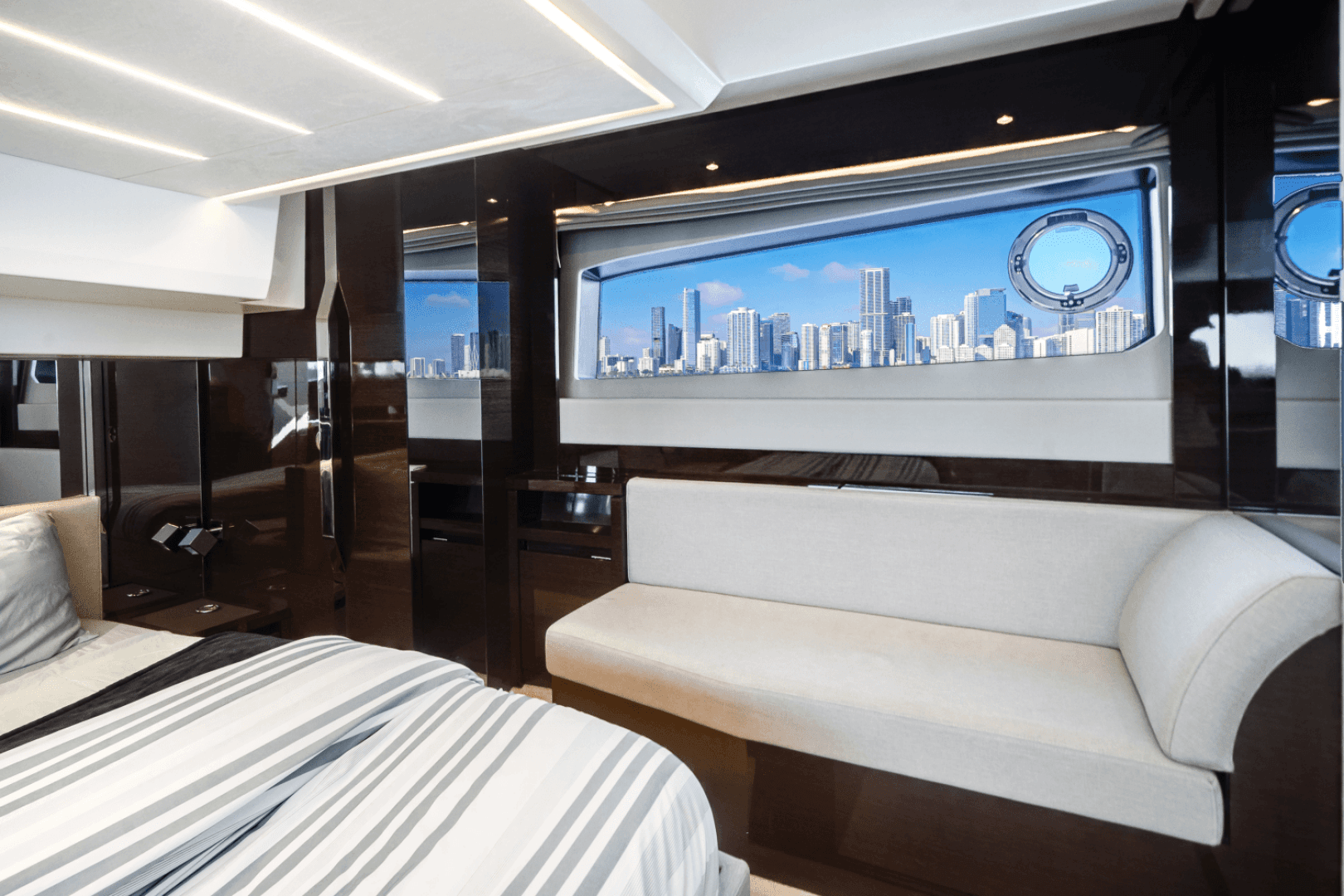 2020 Prestige 520 FLYBRIDGE