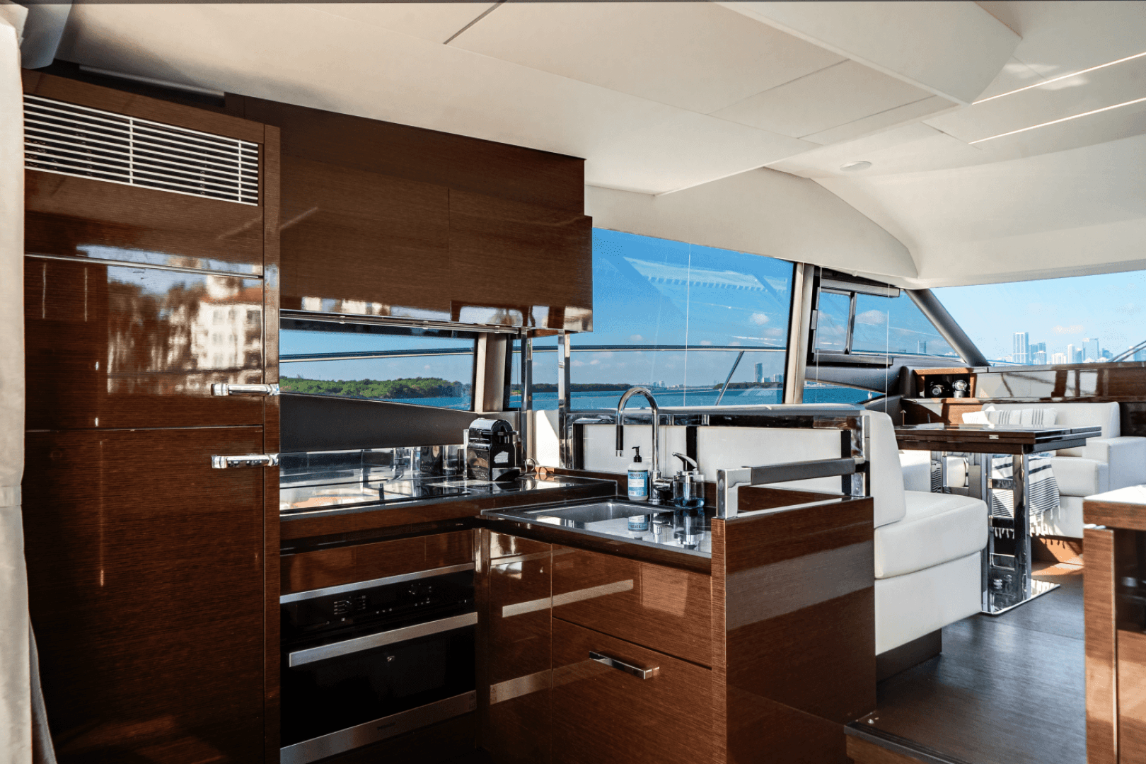 2020 Prestige 520 FLYBRIDGE