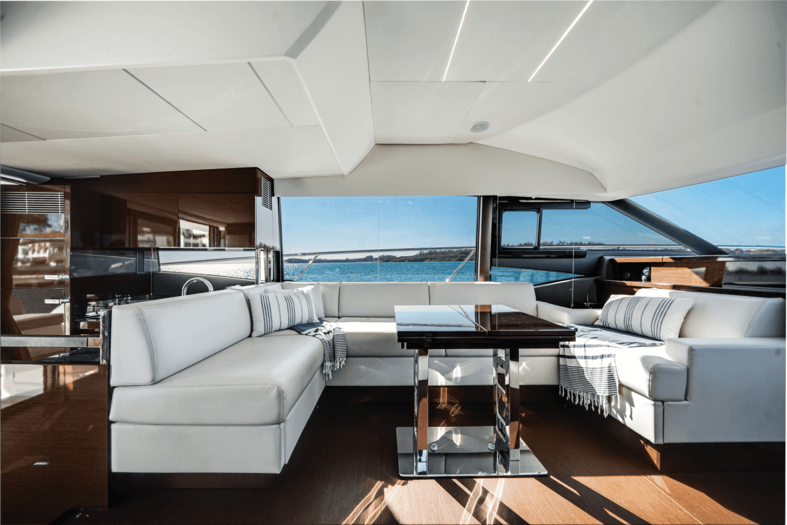 2020 Prestige 520 FLYBRIDGE