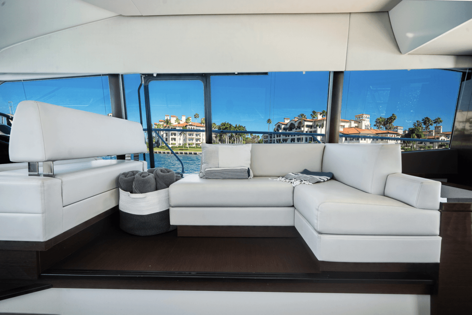 2020 Prestige 520 FLYBRIDGE