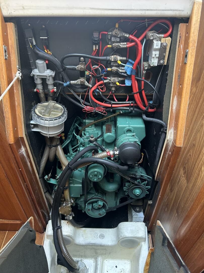 37' Jeanneau auxiliary1