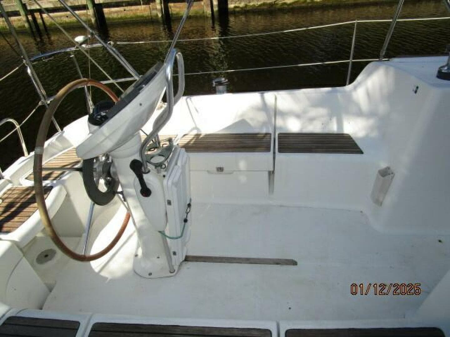 37' Jeanneau cockpit port