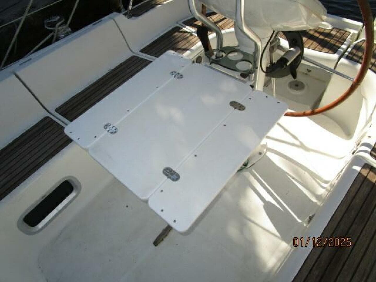 37' Jeanneau cockpit table