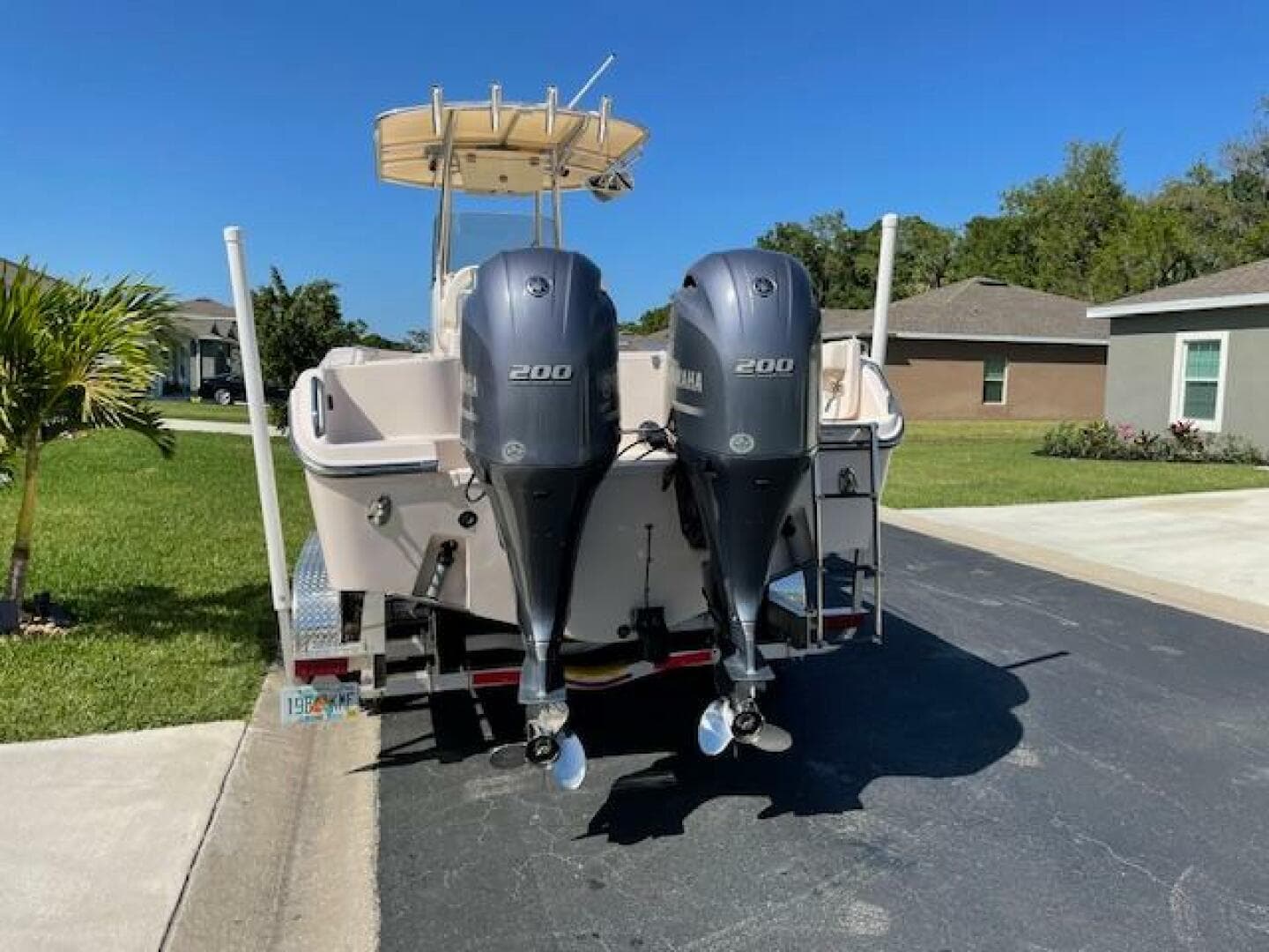 2014 Grady-White Fisherman 257 boat with twin Yamaha 200 engines.