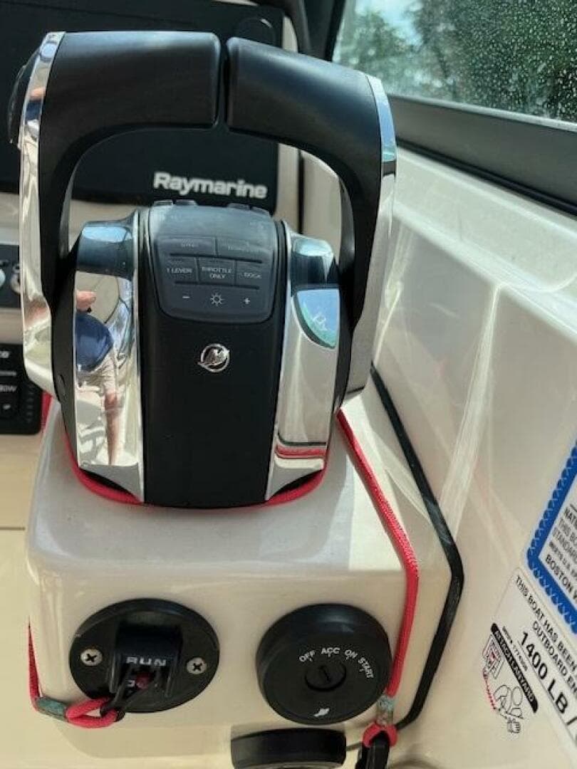 2018 Boston Whaler 270 Vantage throttle controls and Raymarine electronics.