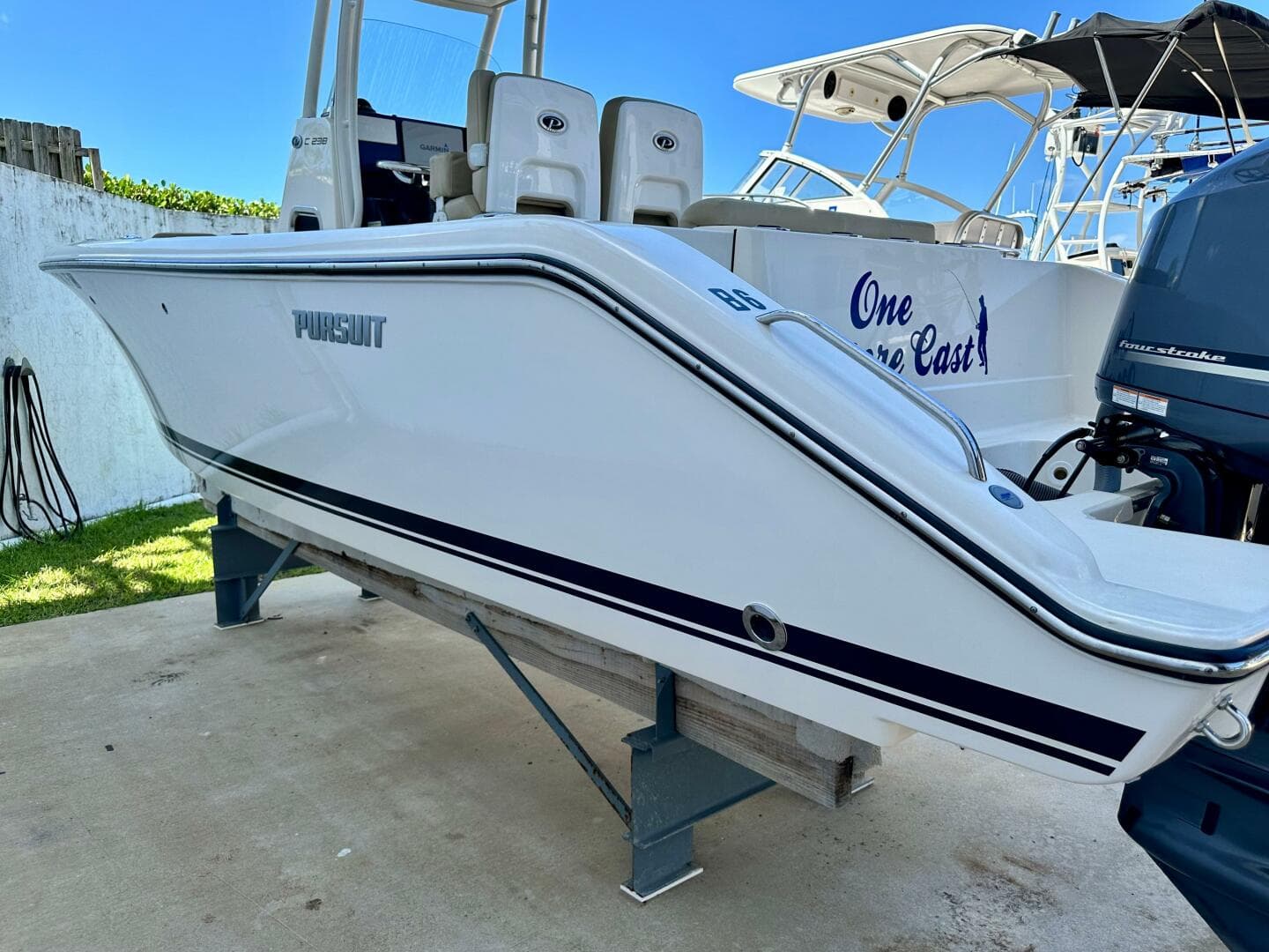 2016 Pursuit C 238 Center Console