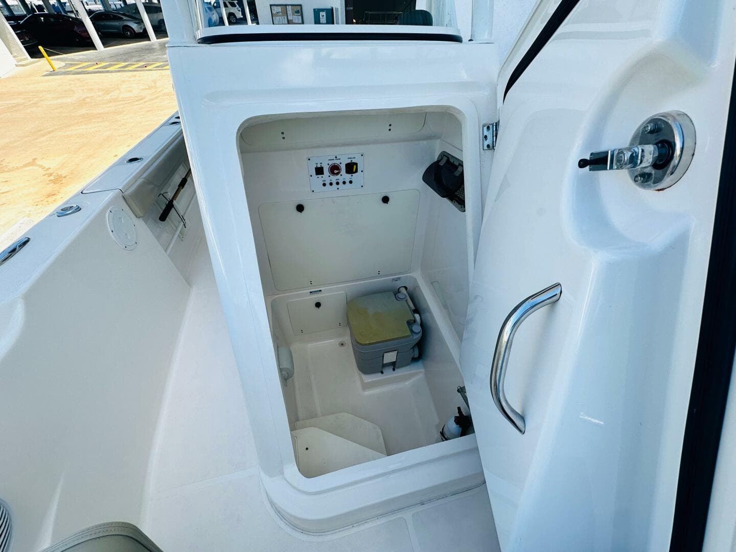 2016 Pursuit C 238 Center Console