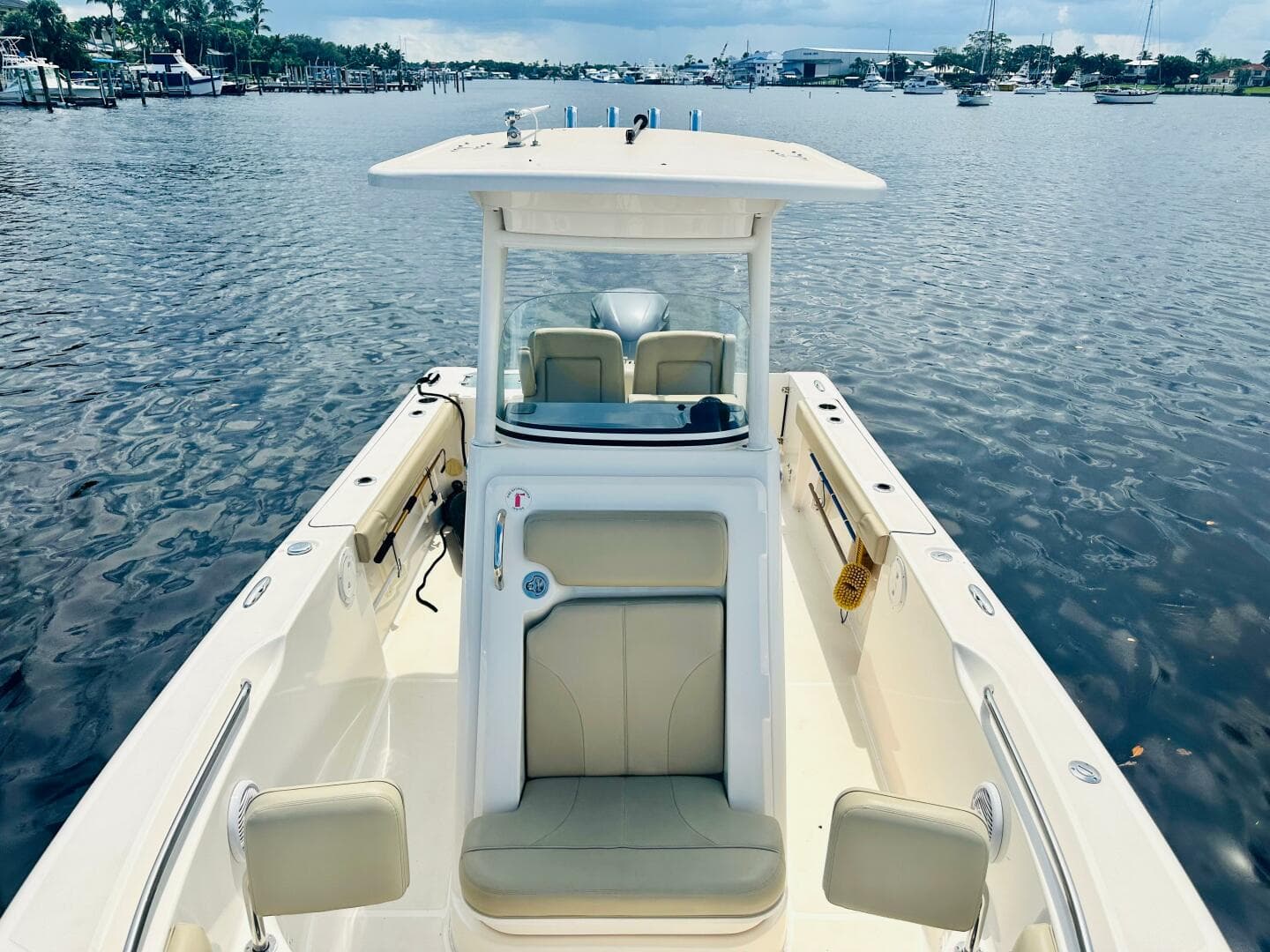 2016 Pursuit C 238 Center Console