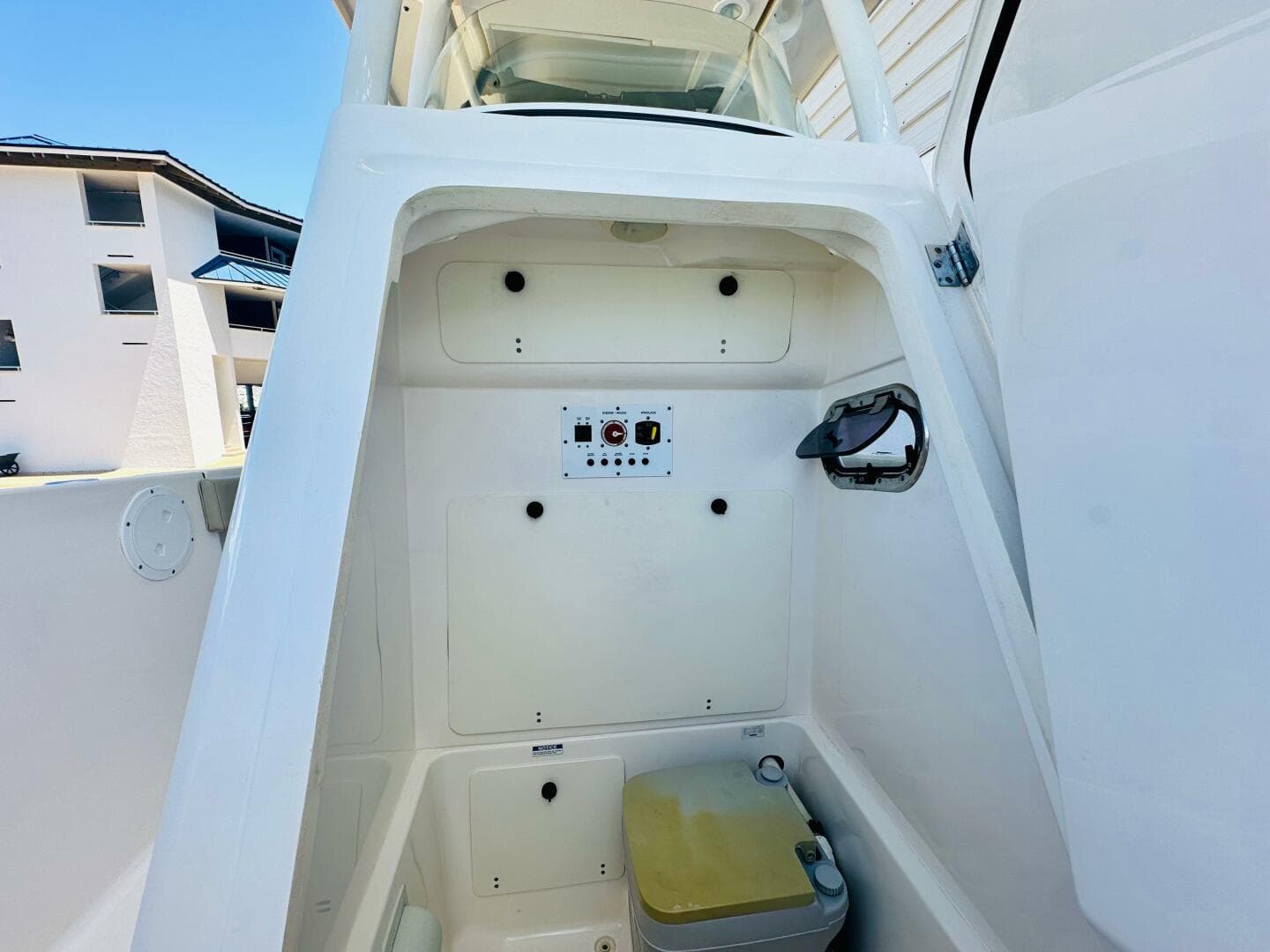 2016 Pursuit C 238 Center Console