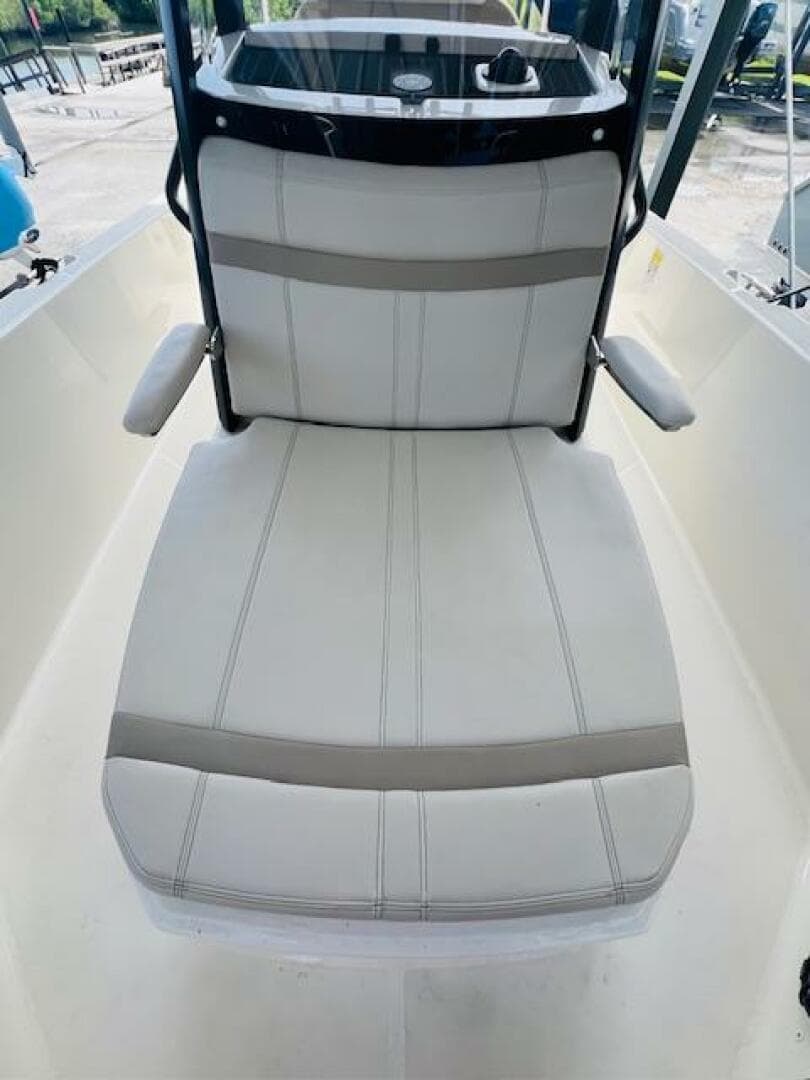 2023 Boston Whaler 250 Dauntless boat seat with armrests, white and gray upholstery.