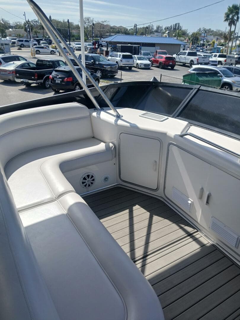 1997 Sea Ray 550 Sedan Bridge yacht with spacious seating and sleek design.