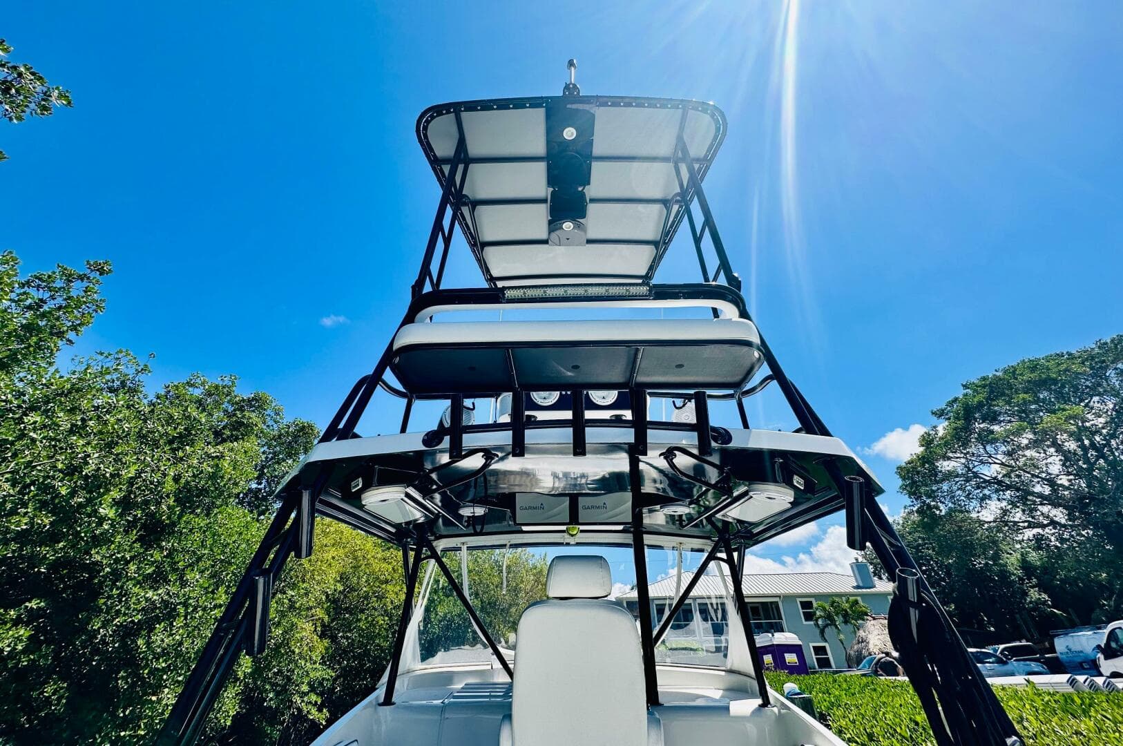 2000 Luhrs Tournament 320 Open boat with tower under clear blue sky.