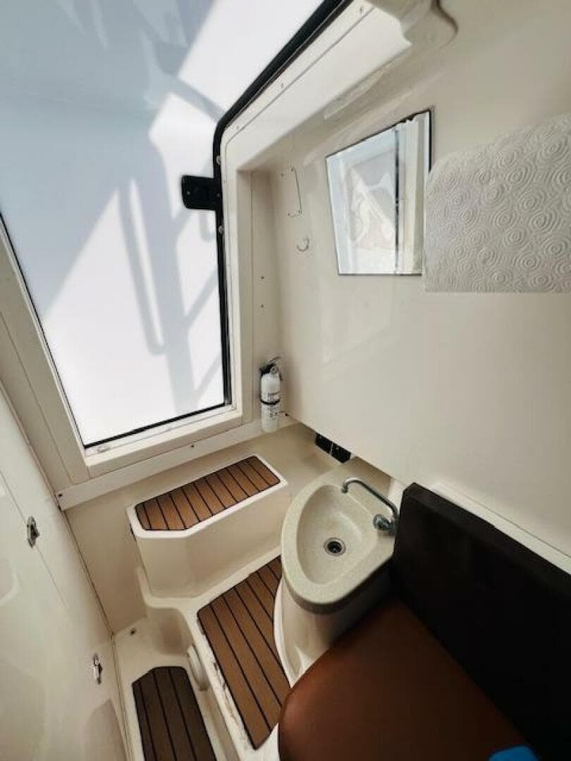 1999 Venture 34 Walkaround with Tower