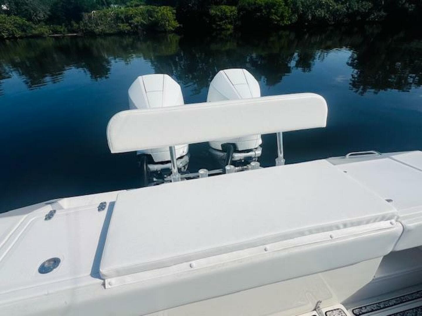 1999 Venture 34 Walkaround with Tower