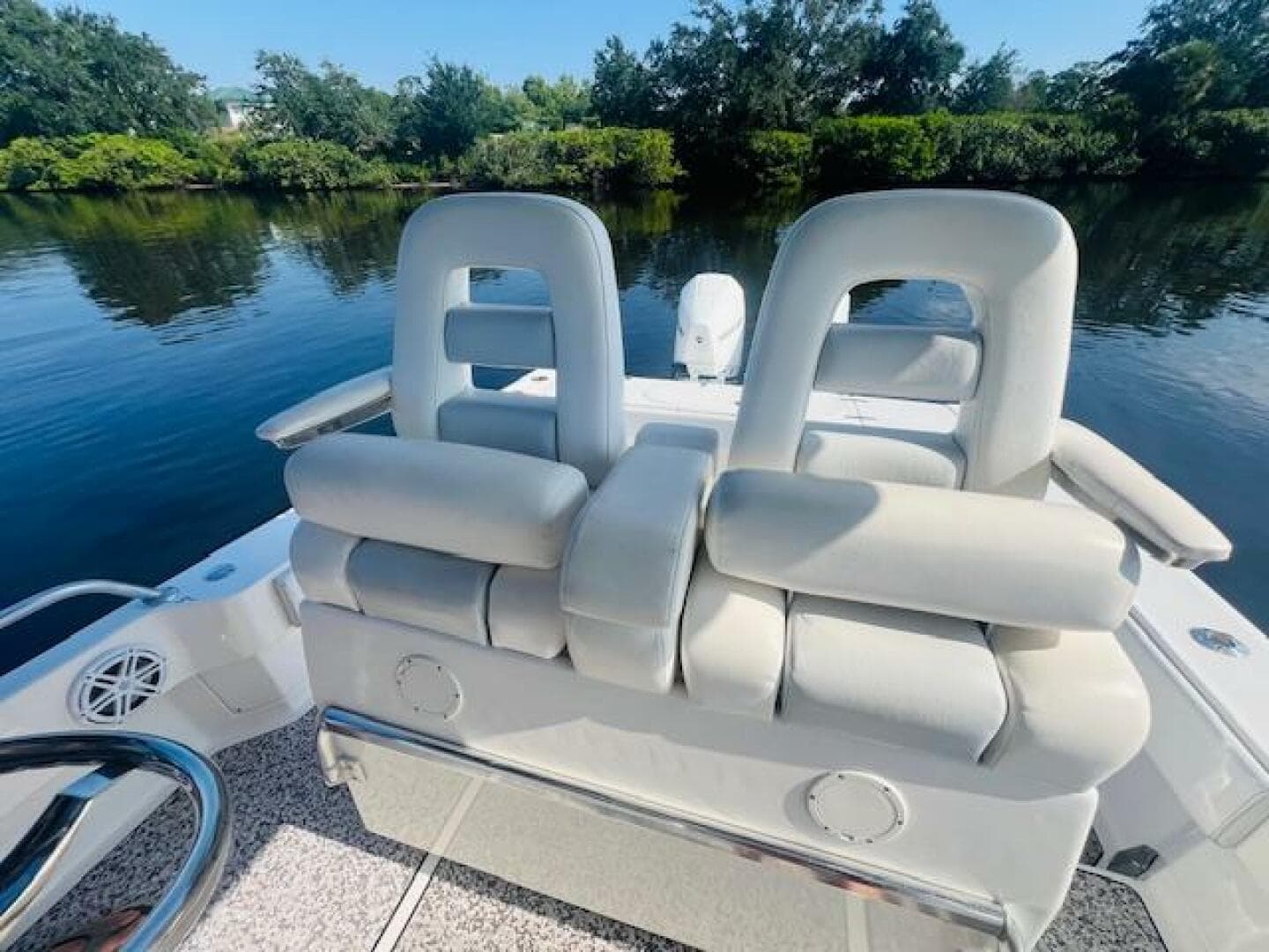 1999 Venture 34 Walkaround with Tower