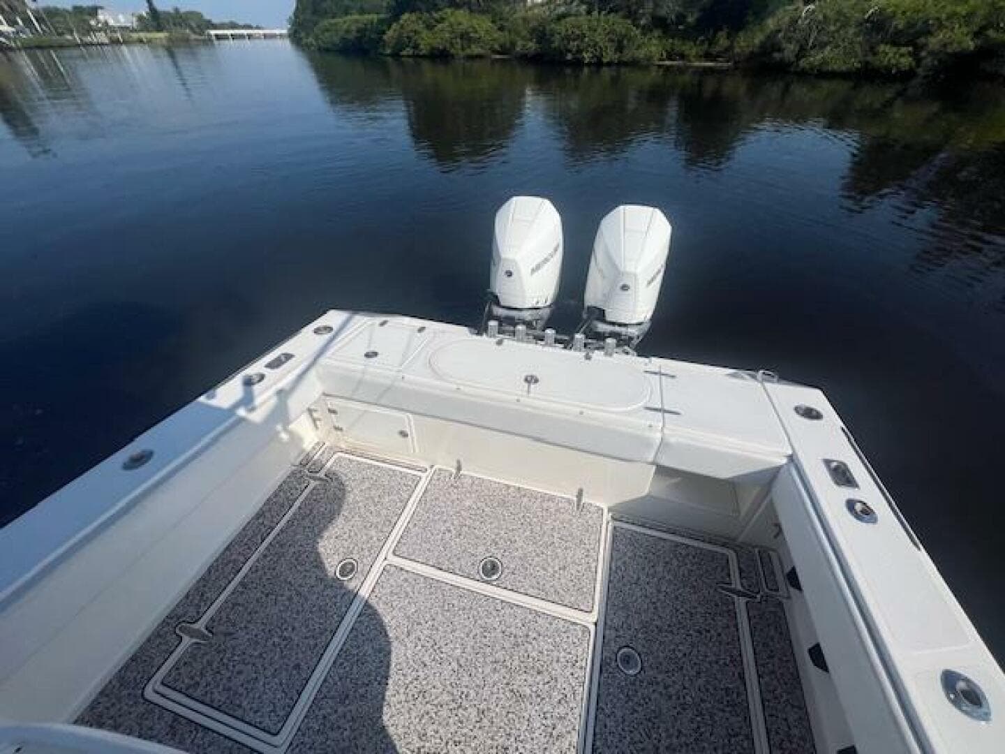 1999 Venture 34 Walkaround with Tower