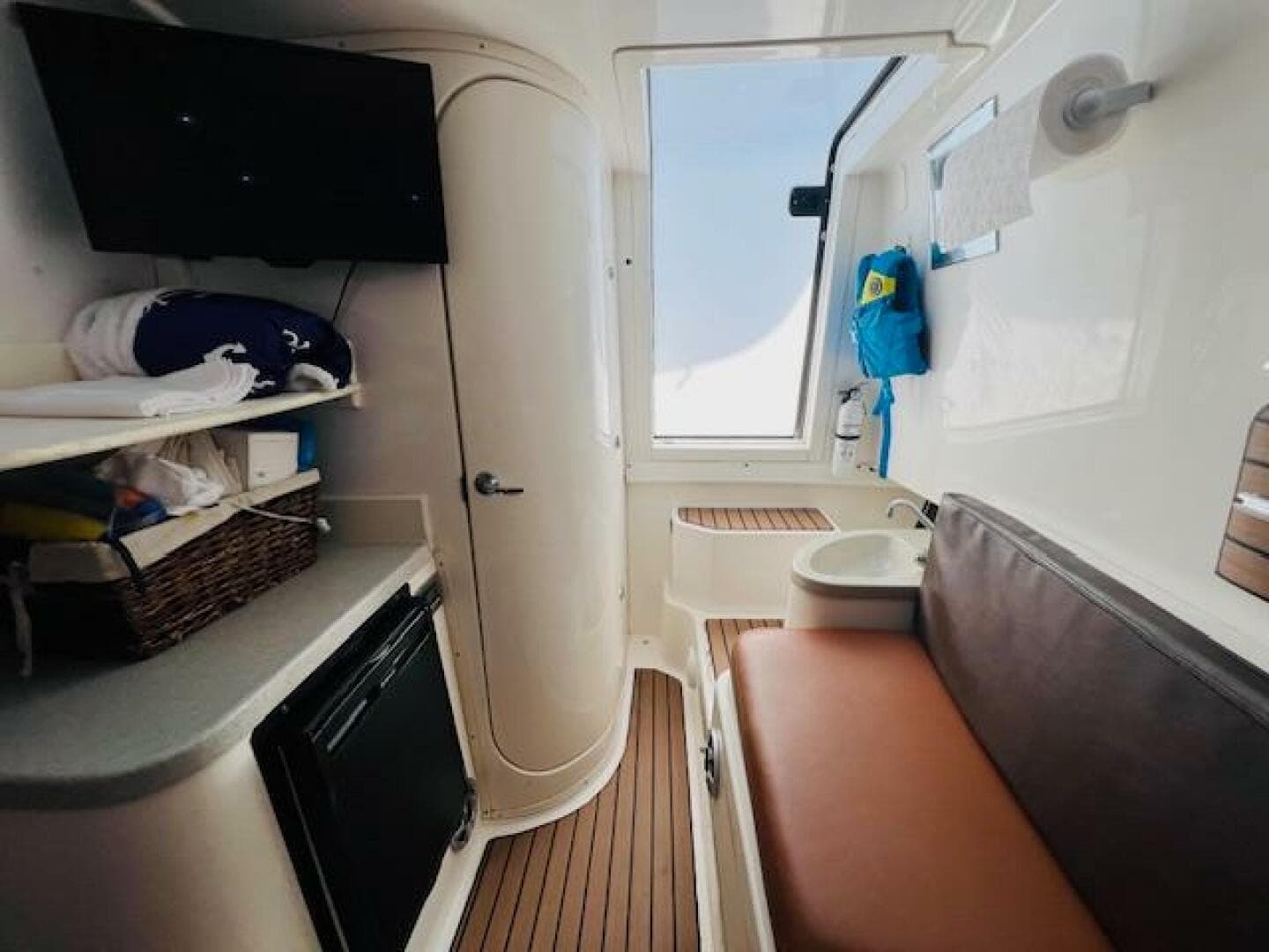 1999 Venture 34 Walkaround with Tower