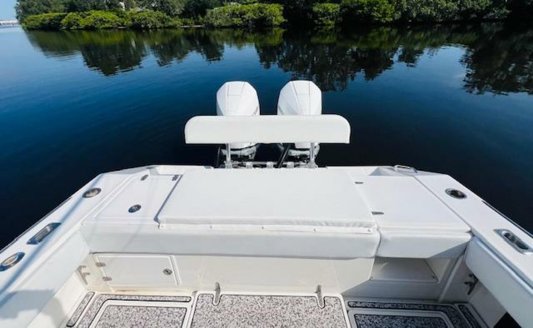 1999 Venture 34 Walkaround with Tower