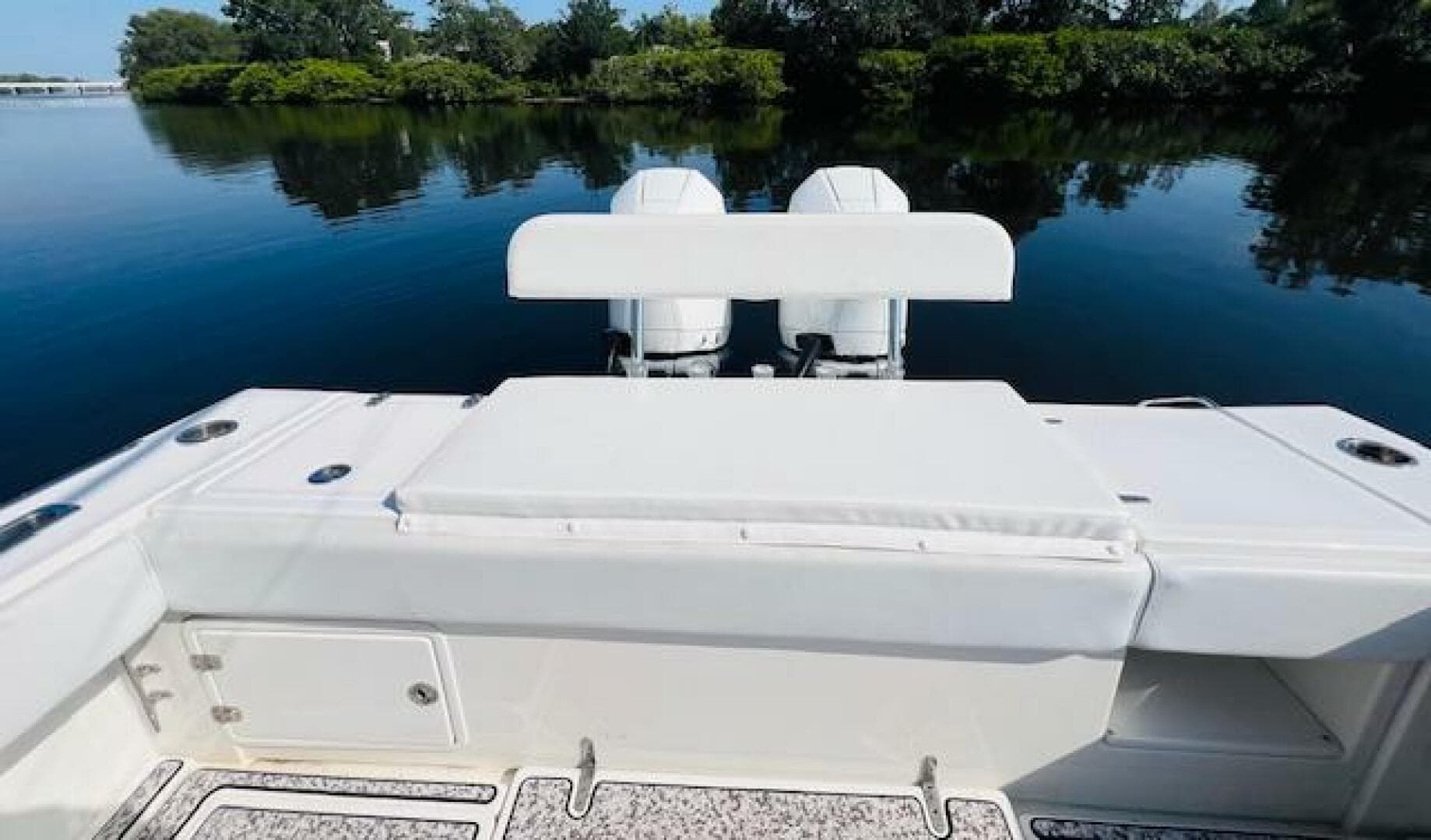 1999 Venture 34 Walkaround with Tower