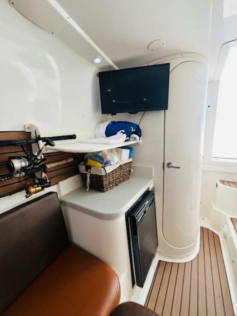 1999 Venture 34 Walkaround with Tower