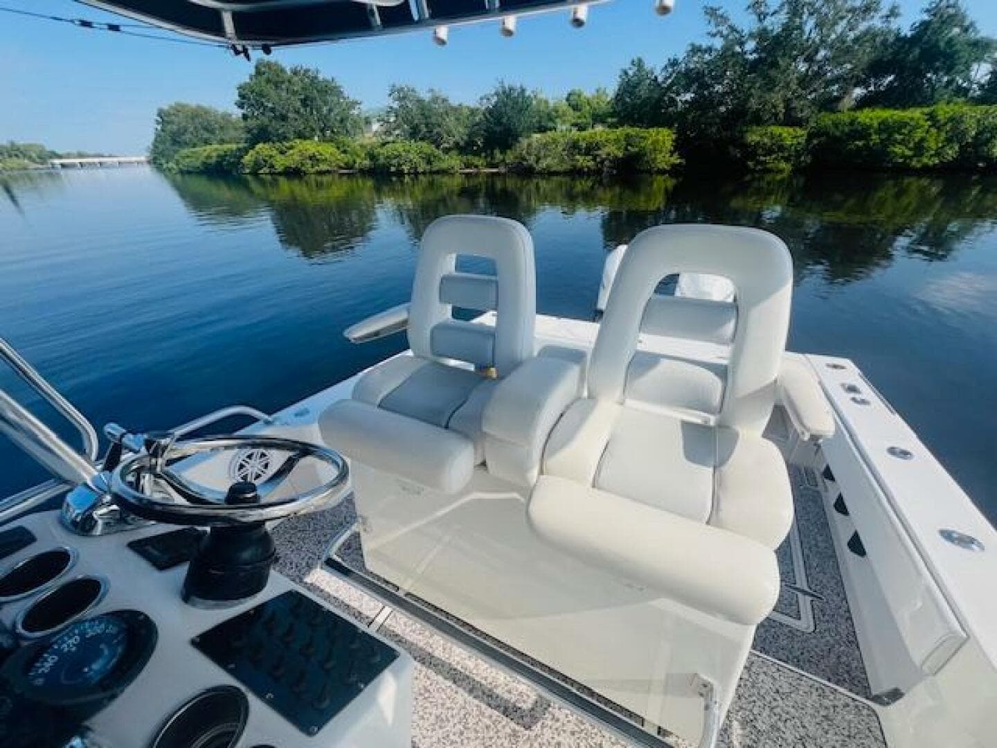 1999 Venture 34 Walkaround with Tower