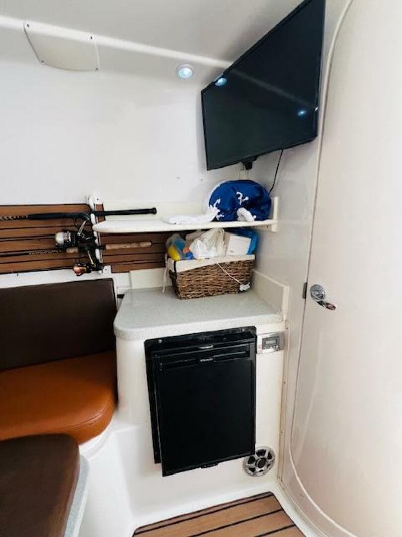 1999 Venture 34 Walkaround with Tower