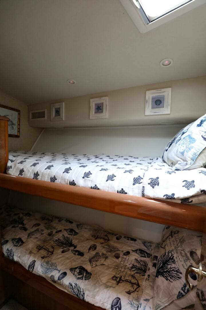 2005 Viking 48 Convertible