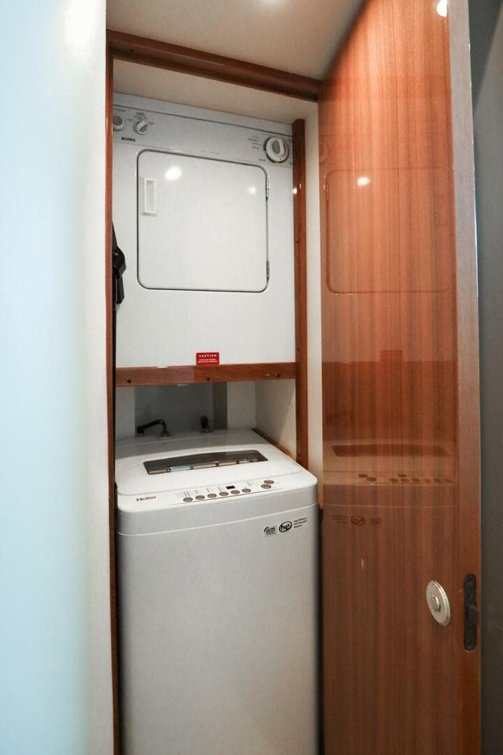 2005 Viking 48 Convertible