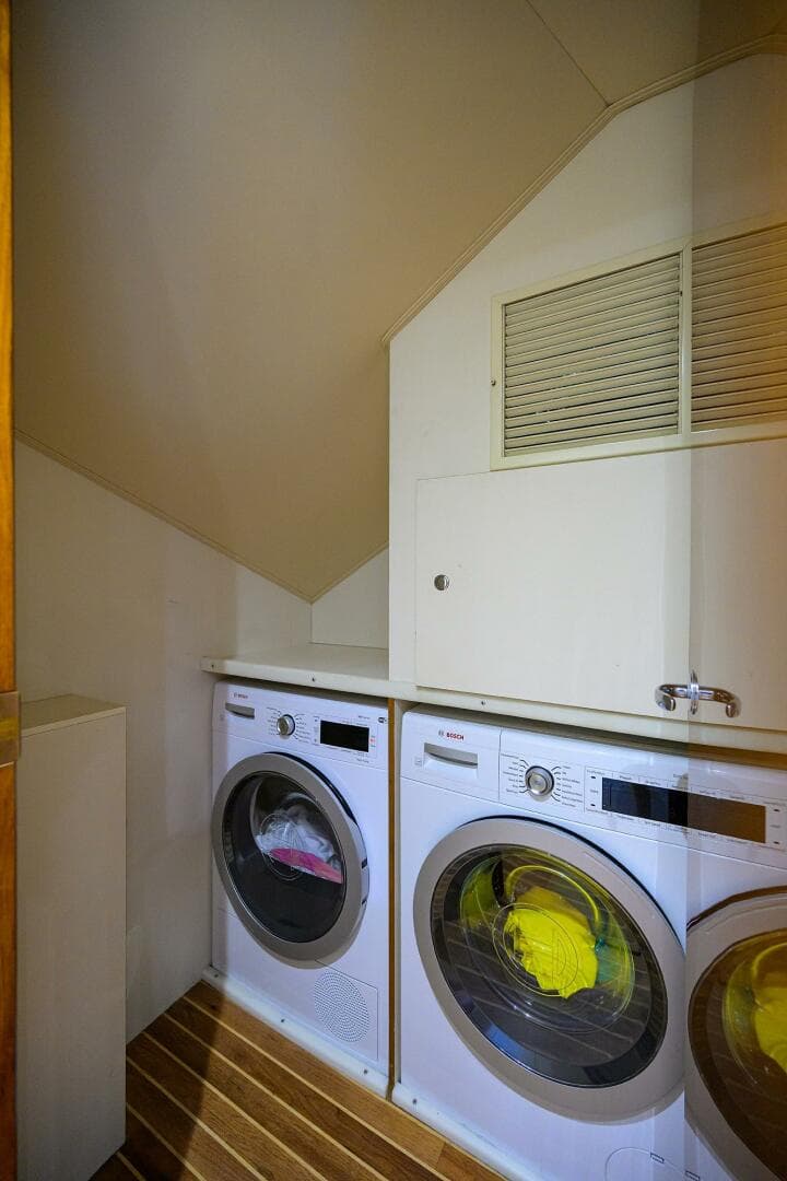 2004 Viking 65 Enclosed Bridge w/Tower