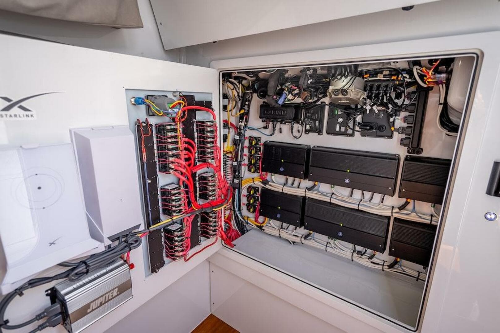 2025 Billfish 39 Center Console w/Tower