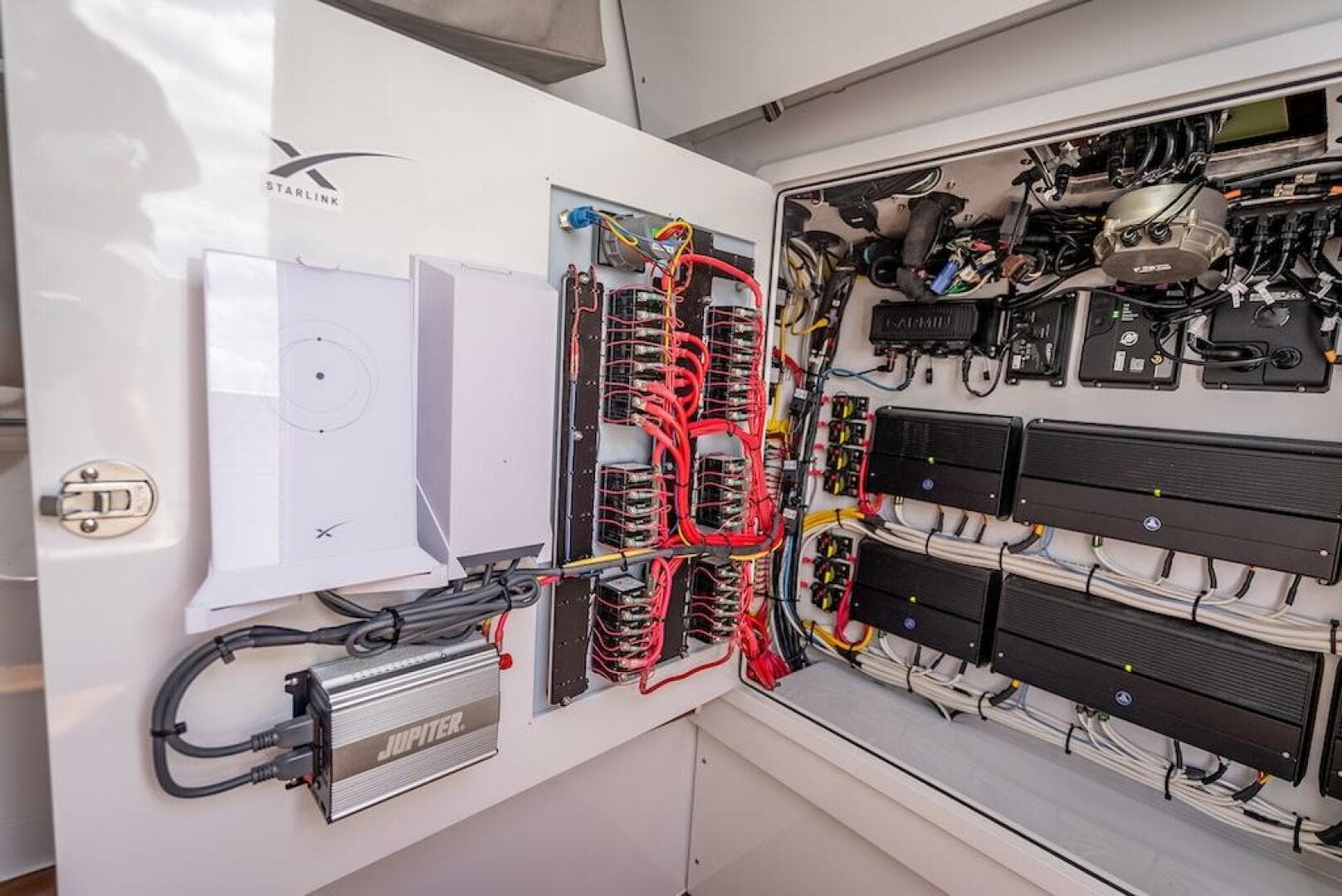 2025 Billfish 39 Center Console w/Tower