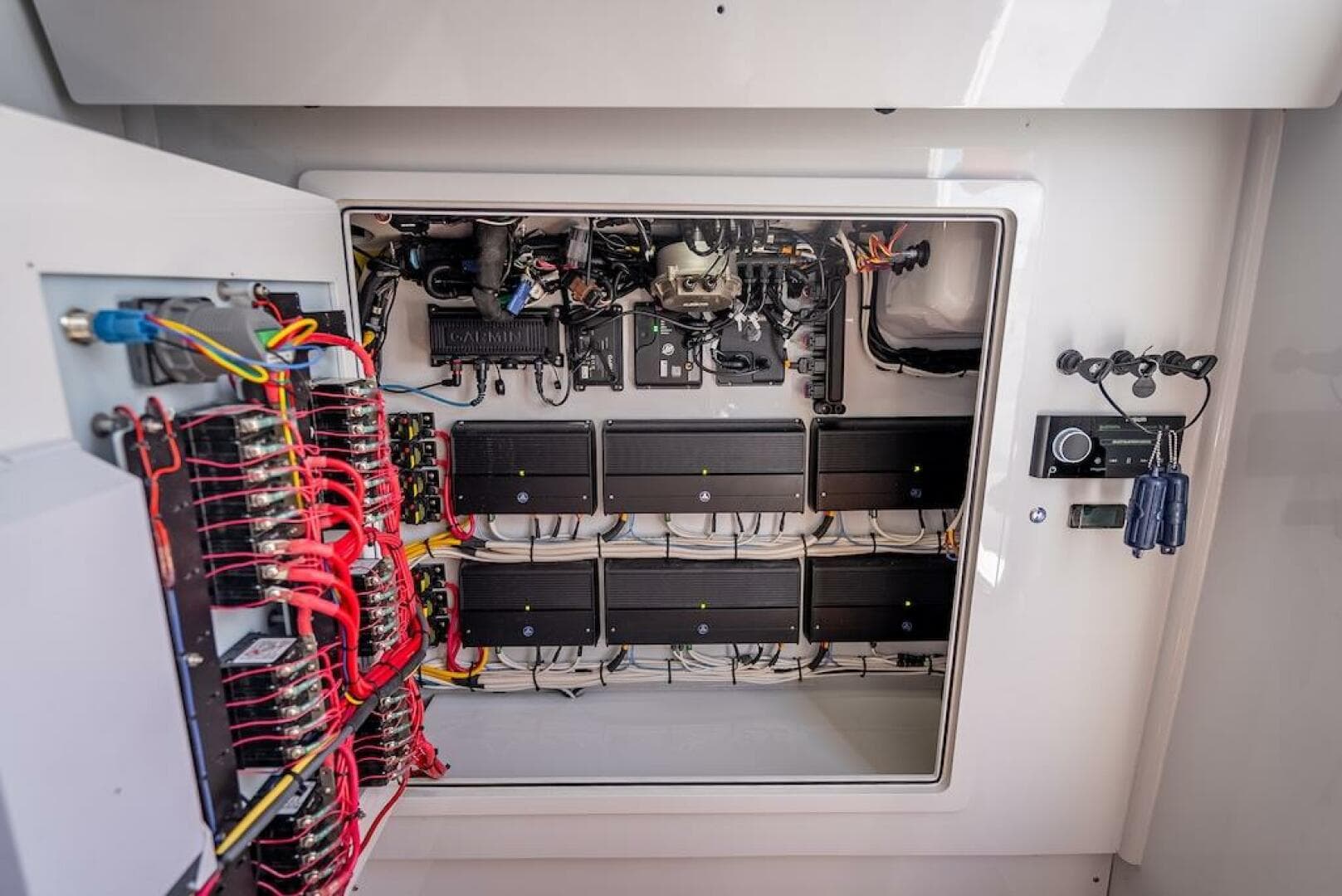 2025 Billfish 39 Center Console w/Tower