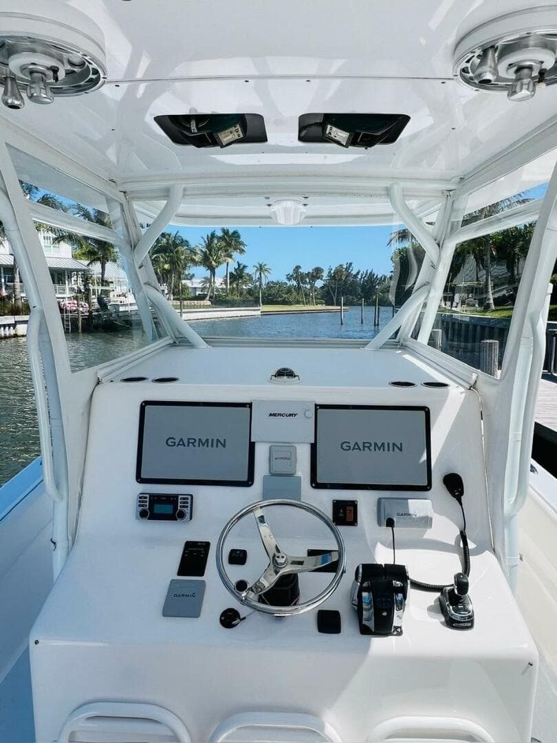2015 Billfish 39 Custom CC boat helm with Garmin navigation system.