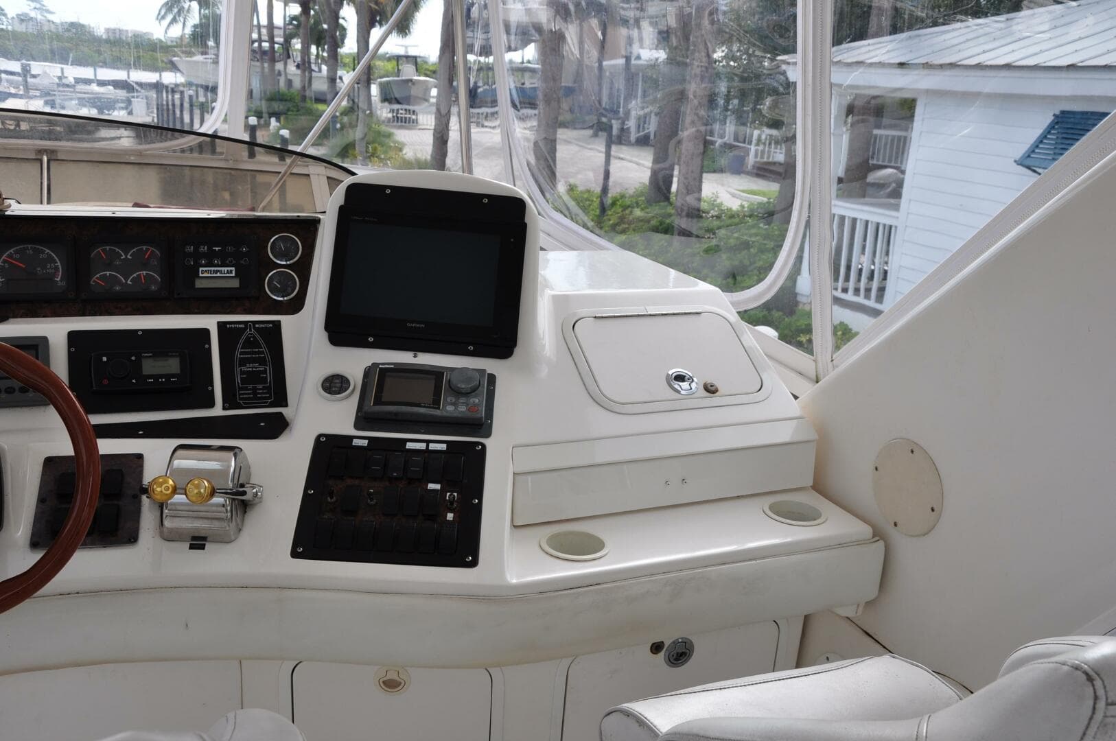 1998 Sea Ray 480 Sedan Bridge helm with navigation instruments and controls.