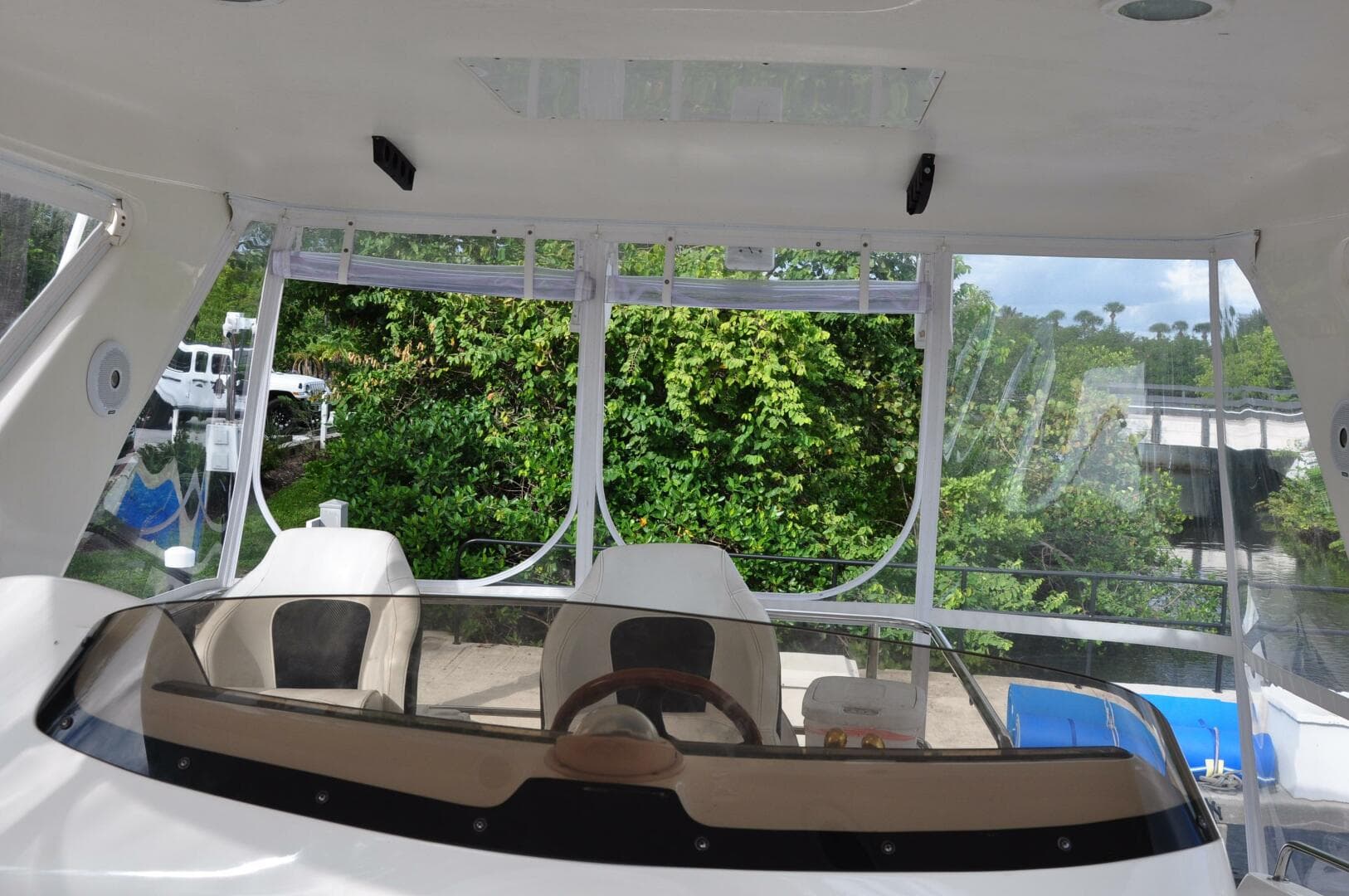 1998 Sea Ray 480 Sedan Bridge cockpit with helm and seating area.